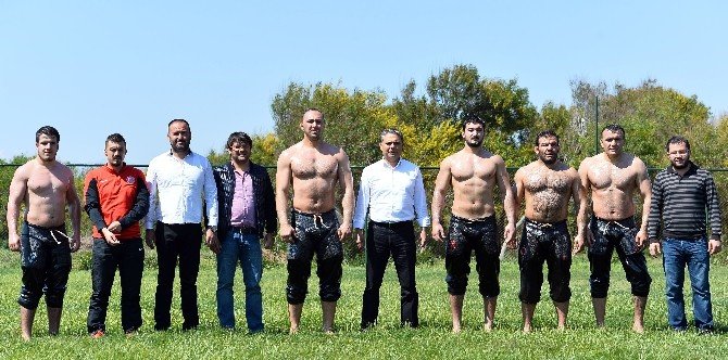 Başpehlivan Ali Gürbüz Kıspet Giydi