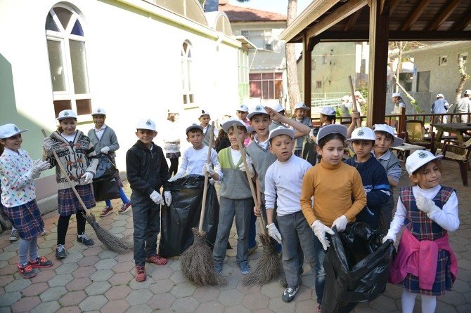 Öğrencilerden Bahar Temizliği