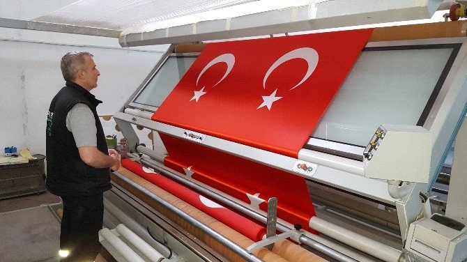 Chp’ye 2 Milyonluk Bayrak Şoku