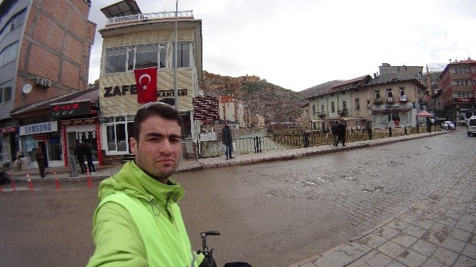 Göreleli Bisiklet Tutkunu Şehitler İçin Pedal Çevirdi