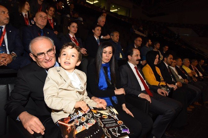 Judocuların Madalyalarını Karaaslan Ve Yılmaz Birlikte Verdi