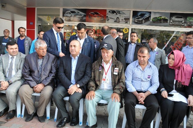 Bakan Çavuşoğlu’ndan Şehidin Ailesine Taziye Ziyareti