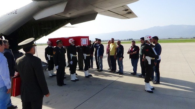 Şehit Uzman Çavuş Aycan Özdil’in Naaşı Edremit’e Getirildi