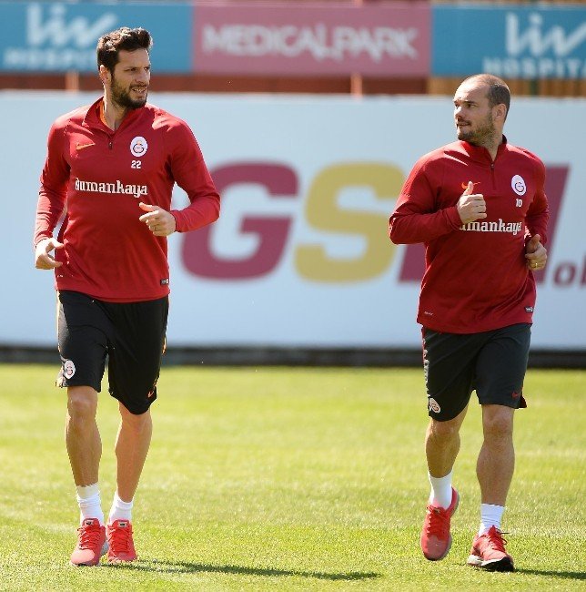 Galatasaray’da Sneıjder Koşulara Başladı