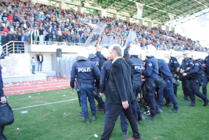 Amatör Maçın Sonunda Kavga Çıktı
