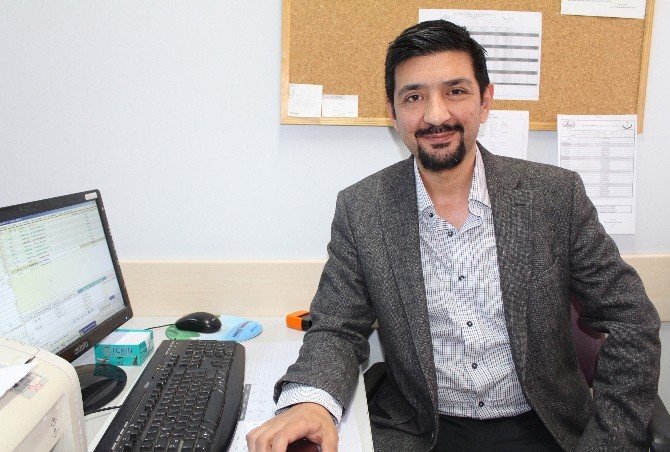 Uzun Süre Telefonla İlgilenmek Boyun Düzleşmesini Tetikliyor