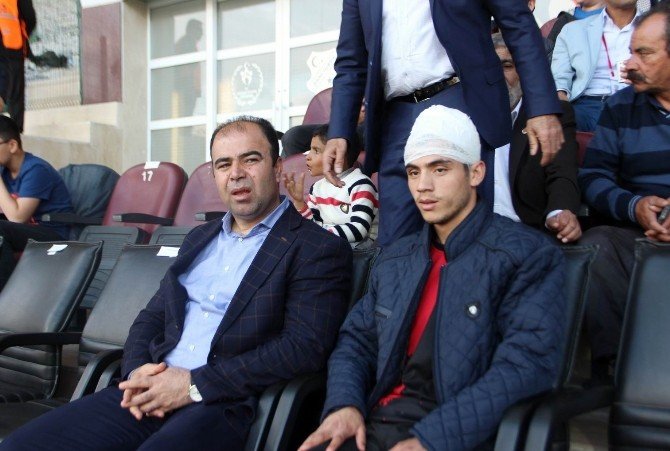 Yaralı Asker Şanlıurfaspor Maçını Protokolde İzledi