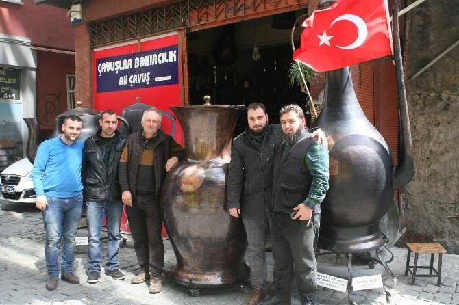 Trabzonlu Bakır Ustası Bu Kez Dünyanın En Büyük Yoğurt Bakracını Yaptı