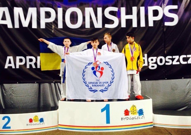 7. Dünya Shotokan Karate Şampiyonası’nda Hasan Yıldırım Altın Madalya Kazandı