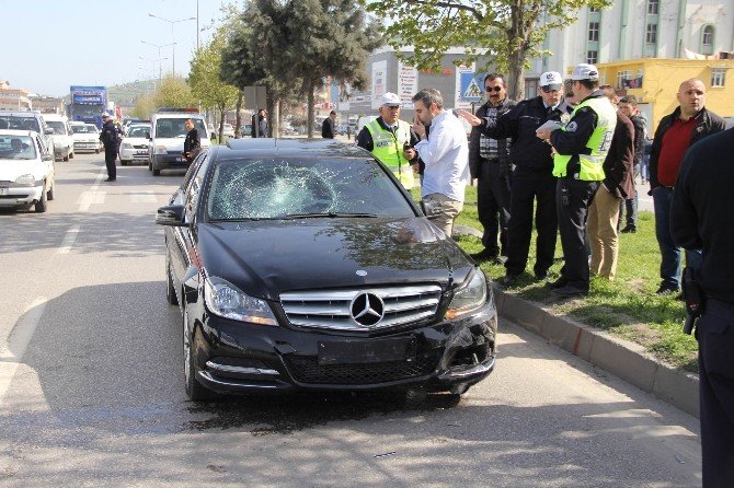 Otomobilin Çarptığı Yaya Ölümden Döndü