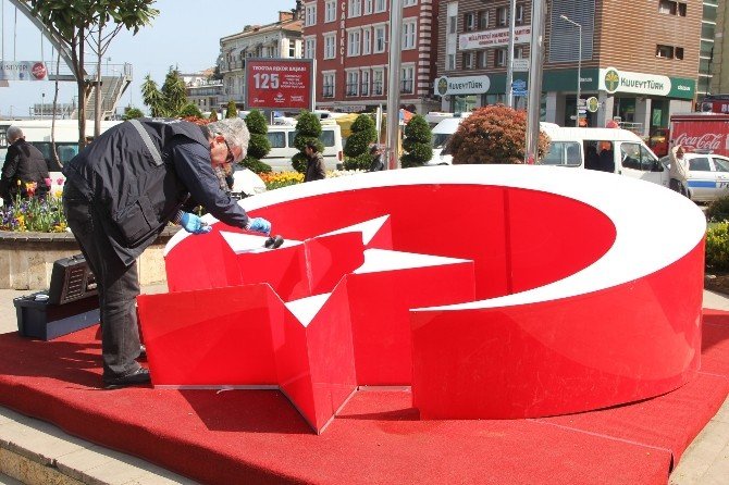 Giresun’da Ay Yıldız Büstüne Çirkin Saldırı
