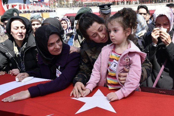 Eşi Ve Kızından Şehide Son Veda