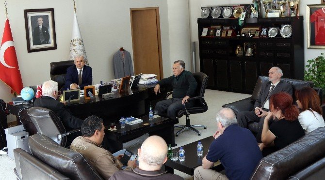 Fenerbahçeli Eski Futbolculardan Akhisar’a Övgüler