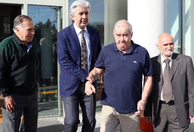 Fenerbahçeli Eski Futbolculardan Akhisar’a Övgüler
