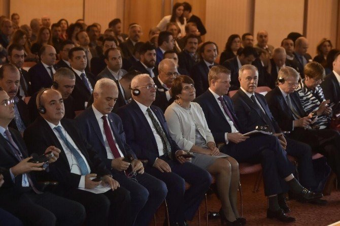 Türkiye İle Hollanda Ticaret Ve Yatırım Fırsatları Lahey’de Ele Alındı