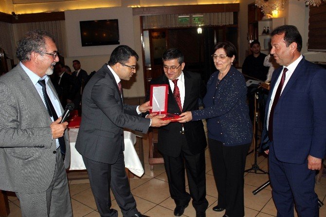 Salihli’de Avukatlar Plaketle Onurlandırıldı