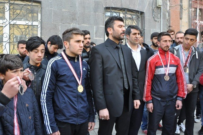 Kars’ta Kick Boksçulardan İlginç Protesto