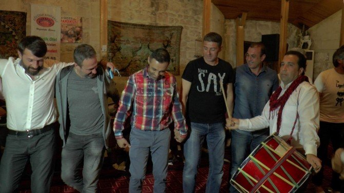 Eski Milli Futbolcular Bu Defa Sahnede Terledi