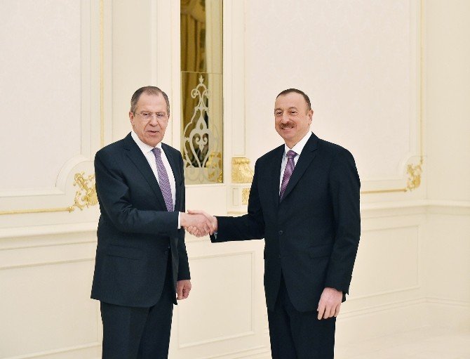 Azerbaycan Cumhurbaşkanı Aliyev, Lavrov’u Kabul Etti