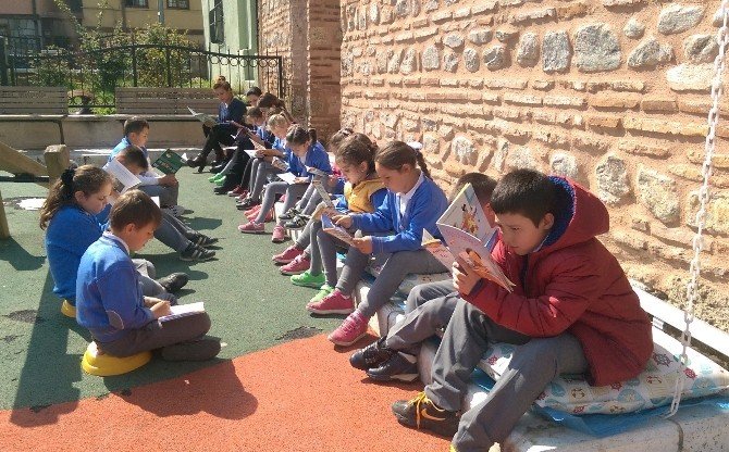 Bursa’da Renkli Kütüphaneler Haftası Kutlaması