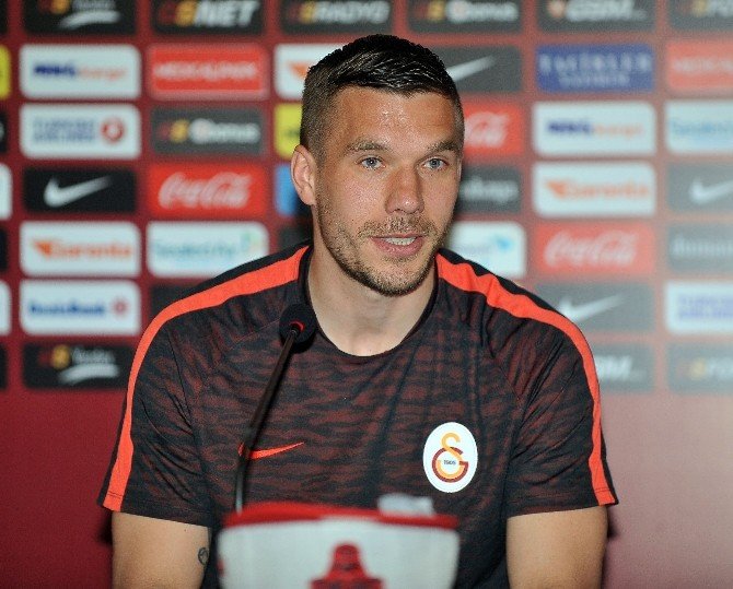 Lukas Podolskı: "Şampiyonluk Yarışında Beşiktaş Avantajlı"
