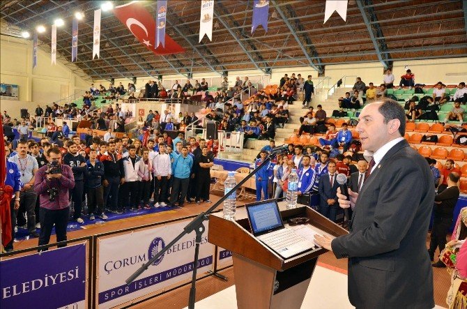 Üniversiteler Arası Türkiye Güreş Şampiyonası Çorum’da Başladı
