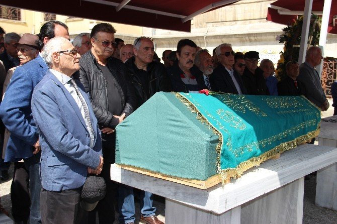 Ünlü Yönetmen Ülkü Erakalın Son Yolculuğuna Uğurlandı