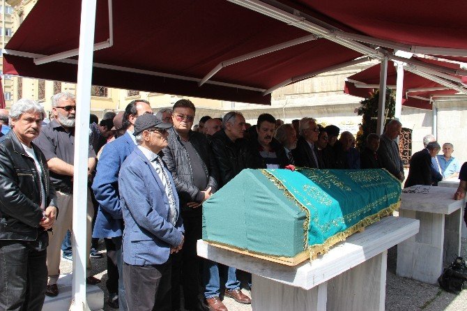 Ünlü Yönetmen Ülkü Erakalın Son Yolculuğuna Uğurlandı