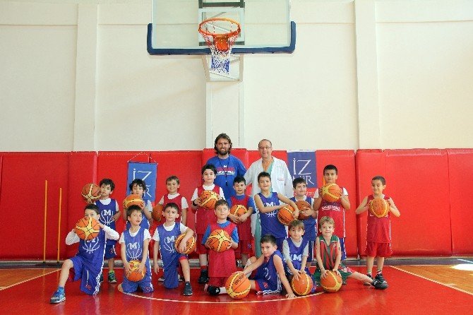 Hayata Üçlük Attı