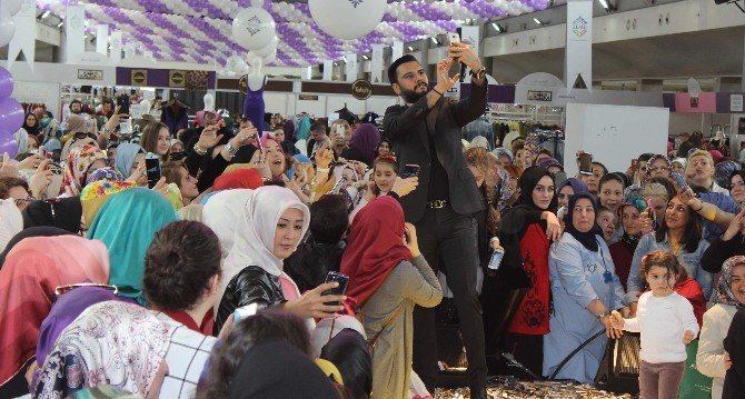 Alişan Sahnede Selfie Çekilmekten Şarkı Söyleyemedi