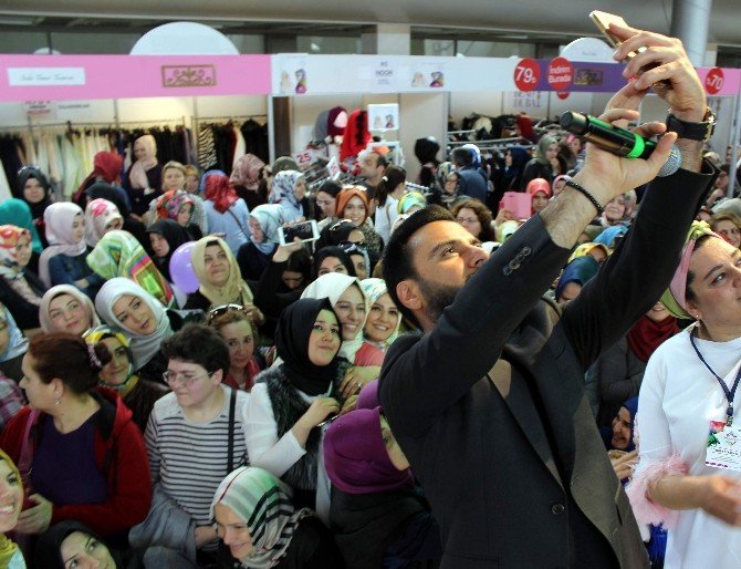 Alişan Sahnede Selfie Çekilmekten Şarkı Söyleyemedi