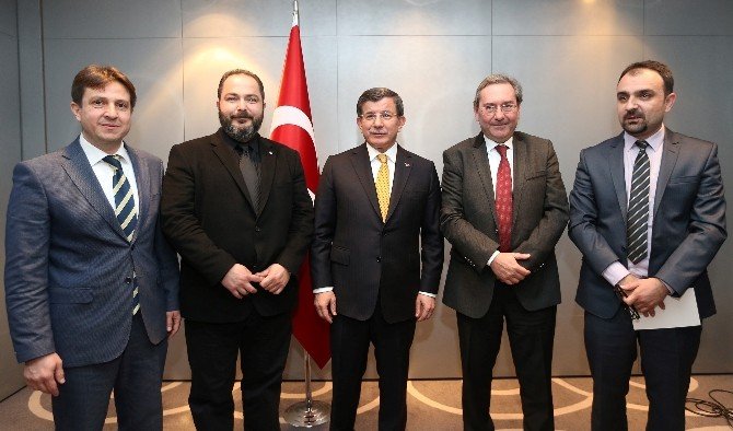Başbakan Davutoğlu’ndan Mesajlar: