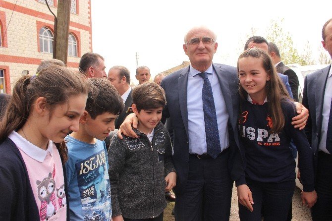 Büyükşehir Belediyesi’nden 25 Bin Şeftali Anacı Dağıtımı