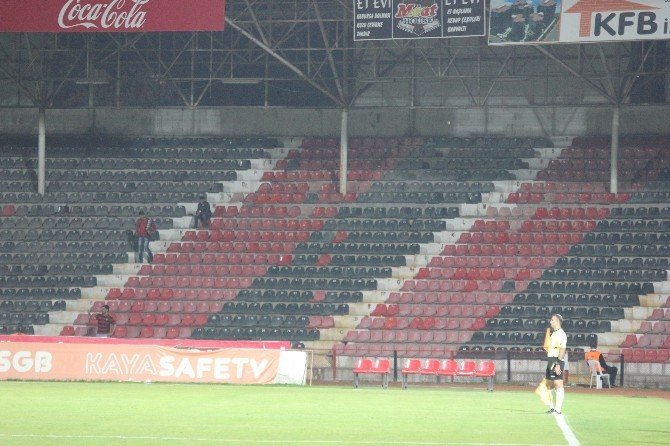 Gaziantepspor - Sivasspor Maçında Tribünler Boş Kaldı