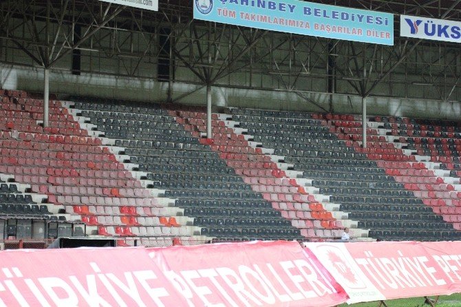 Gaziantepspor - Sivasspor Maçında Tribünler Boş Kaldı