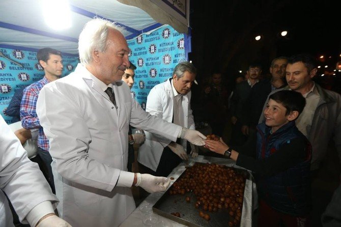 Kütahya Belediyesi’nden Halka Lokma İkramı