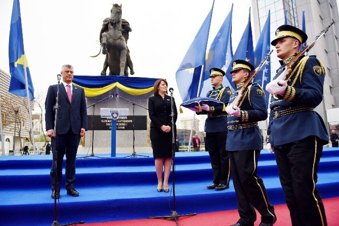 Kosova’da Yeni Cumhurbaşkanı Görevi Devraldı