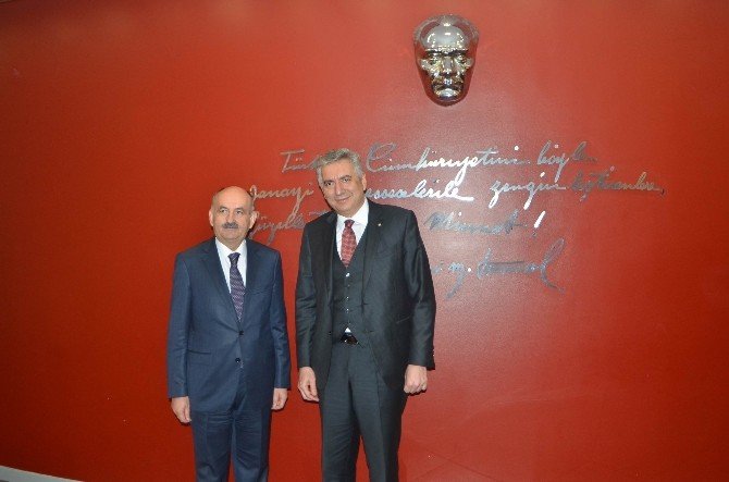 Müezzinoğlu: “Dört Yıl İçinde 95 Bin Yatak Kapasiteli Fiziki Mekanların Dönüşümü Yapılacak”
