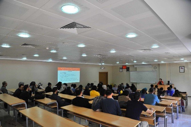 Saü’de “Ortaçağ Hristiyan Avrupa’sında Bayramlar” Adlı Konferans Düzenlendi