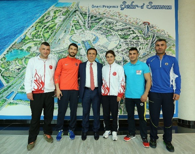 Şampiyonlardan Genç’e Ziyaret