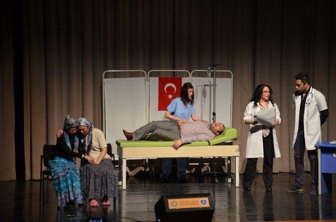Kansere Tiyatroyla Dikkat Çektiler