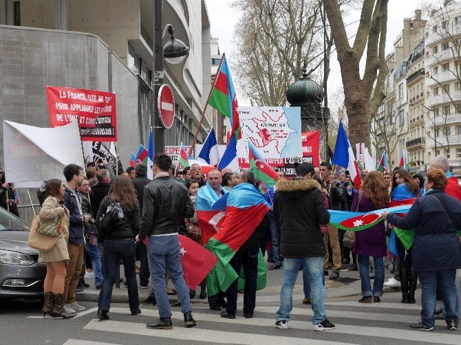 Ermenistan Paris’te Protesto Edildi