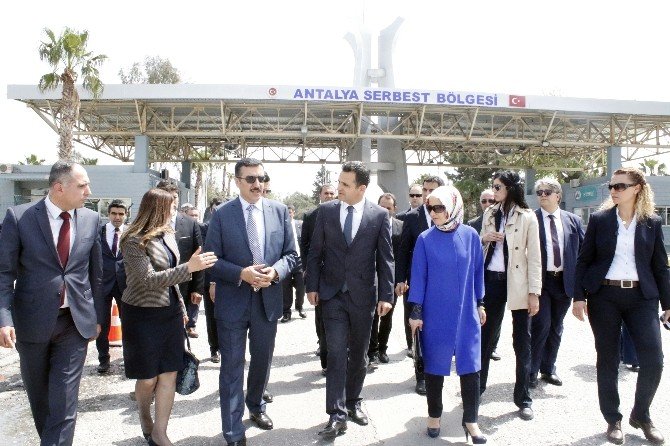 Bakan Tüfenkci: "Turizm Sektöründe Morallerin Bozulmaması Gerek "