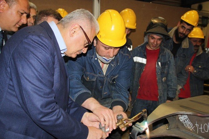 Ulaştırma Bakanı Yıldırım, Oksijen Kaynağı Yaptı
