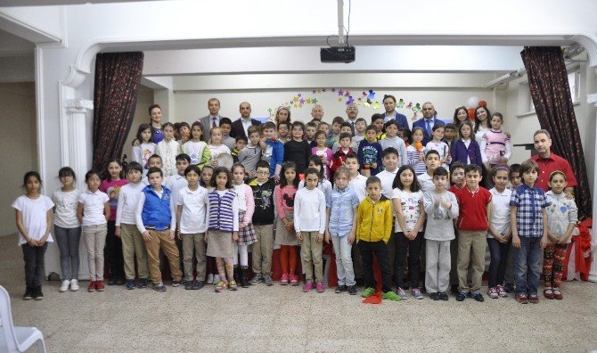 İlkokul Öğrencilerine Müzik Dersi