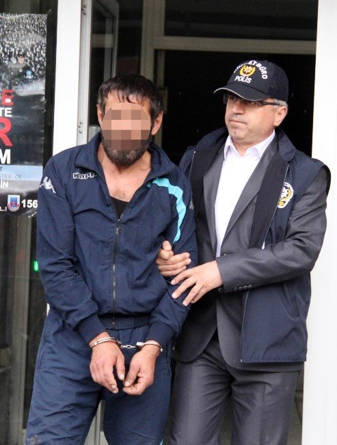 Kızını Bıçakla Yaralayan Damadını Bıçakladı