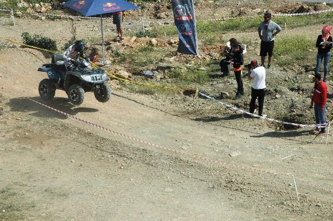 Atv Yarışları Nefes Kesti