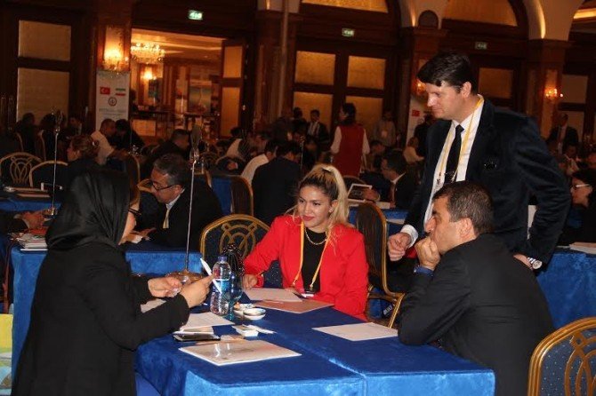 İran Turizm Zirvesinde İkili Görüşmeler Başladı