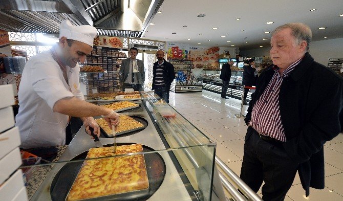 Halk Ekmek’in Börekleri Çok Seviliyor