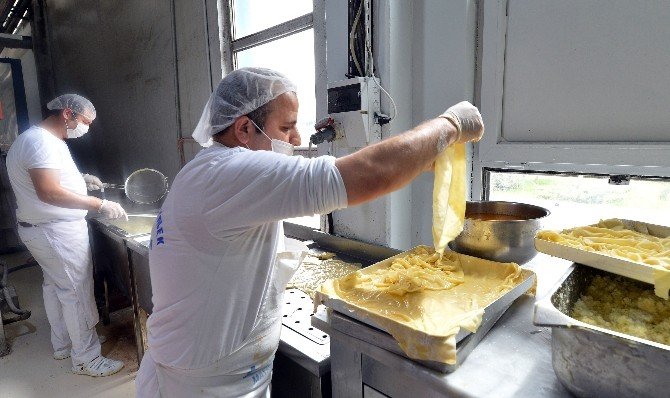 Halk Ekmek’in Börekleri Çok Seviliyor